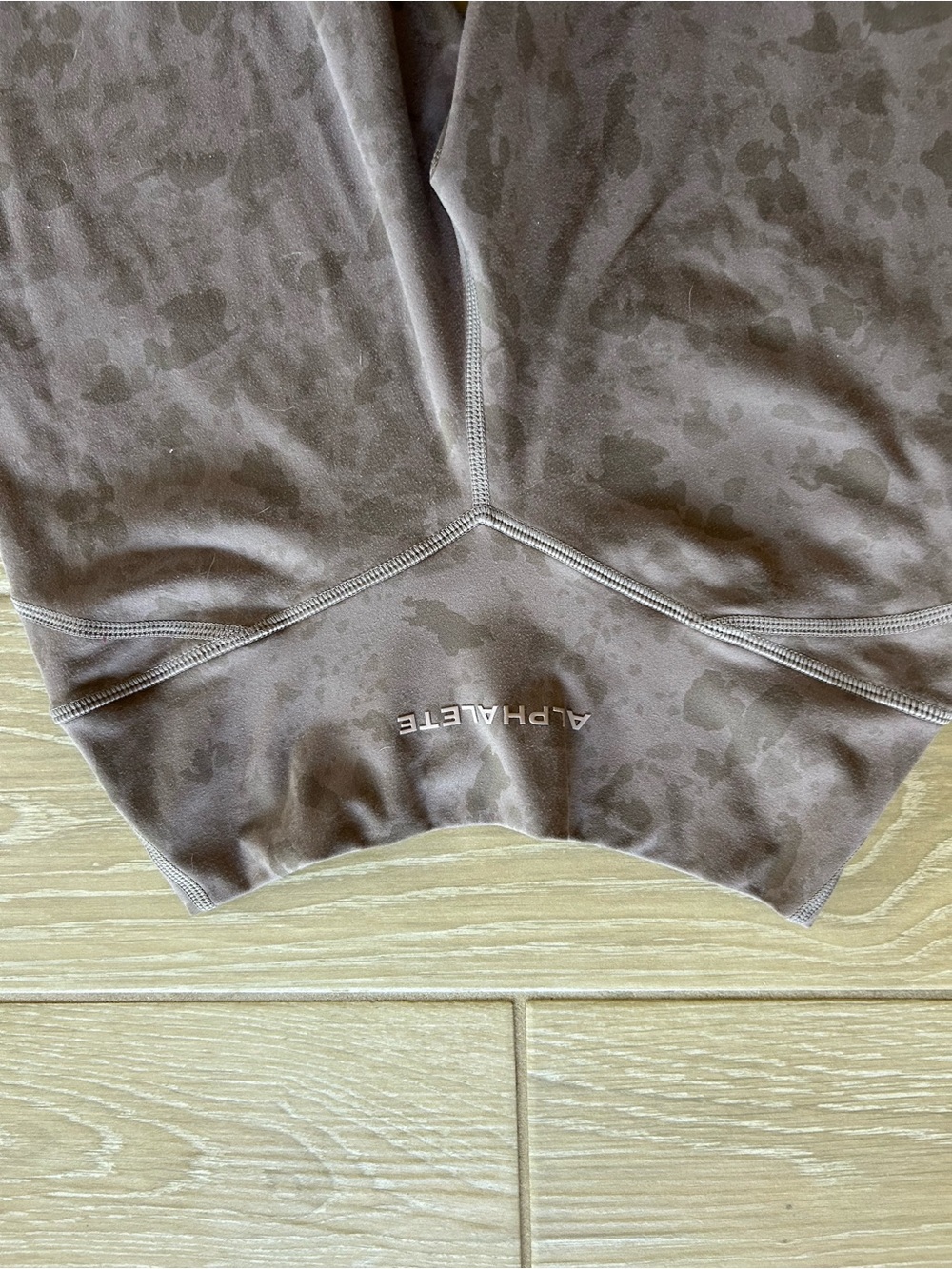 Alphalete Surface Power Leggings in Taupe Camo Print small - Picture 3 of 4